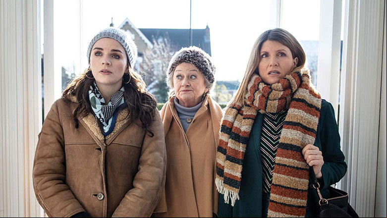 Кадр из сериала Вверх дном